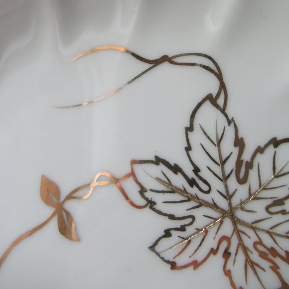 Fine Porcelain Saucer "Golden Grape Leaf", Japan - Picture 5 of 10